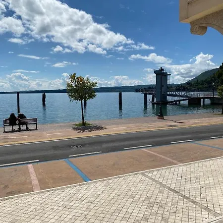 Apartment Fronte Lago Casa Vacanze *